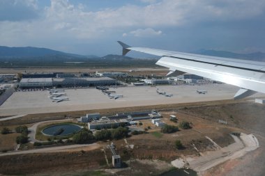 12 Ağustos 2020 'de Atina havaalanına bir uçak iniyor.