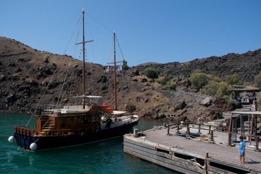 16 Ağustos 2020 'de Yunanistan' ın Nea Kameni adasında yelkenli gemi