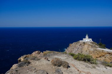 18 Ağustos 2020 'de Yunanistan' ın Santorini adasındaki bir 19. yüzyıl deniz feneri olan Akrotiri Deniz Feneri 'nin dış görünüşü