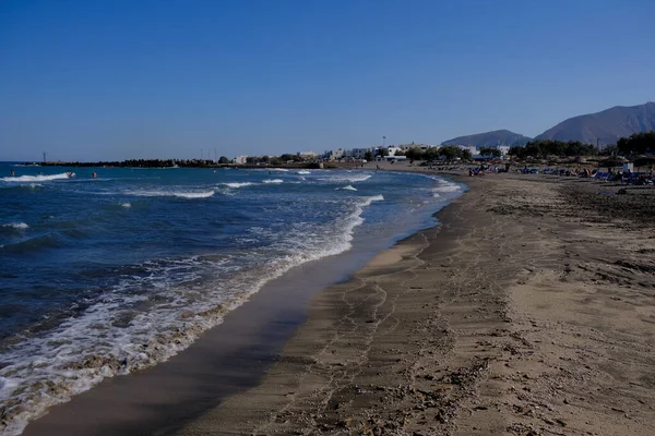 Menschen Schwimmen August 2020 Wellenmeer Auf Der Griechischen Insel Santorin — Stockfoto