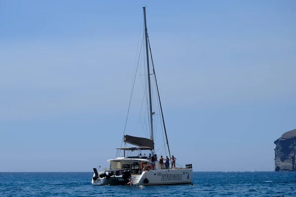 Regatta Sailboat Catamaran Sea Santorini August 2020 Santorini Greece — Stock Photo, Image