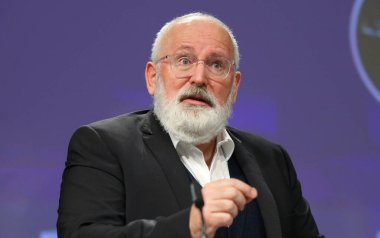AB Komiseri Kadri Simson ve AB Komiseri Frans Timmermans 14 Ekim 2020 'de Brüksel, Belçika' daki AB Komisyonu genel merkezinde ortak basın toplantısı düzenlediler.