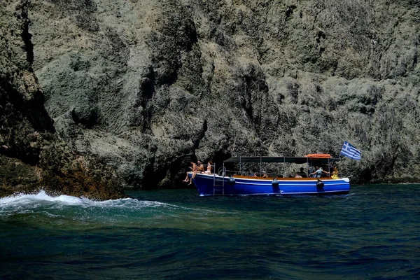 A fish boat in Greek island of Santorini on Aug. 14, 2020 — Stock Image Fish Boat Greek Island Santorini Aug 2020 Stock Picture