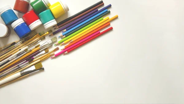 페인트 와 브러쉬, 연필 — 스톡 사진
