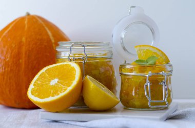 Kabak reçeli veya portakal ve limon ile confiture.