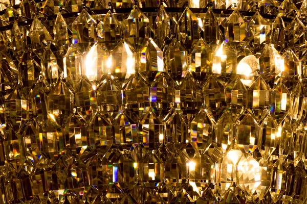 Luksusgullsmykker med musserende kolber i lys – stockfoto