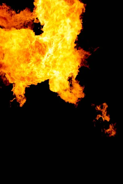 Hareketli enerjiyle yanan sıcak alevler. Endüstriyel enerji ve ısı saçma yağı yakıtı ya da odundan geliyor. Ateşleme patlaması tehlikesi.