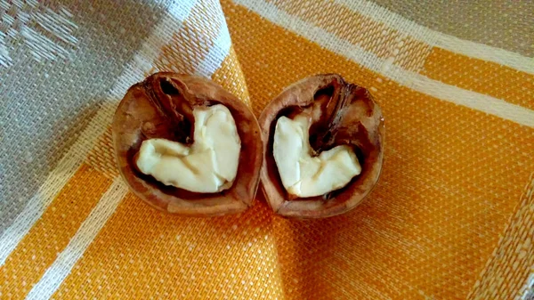 Walnut halves in the form of hearts — Stock Photo, Image