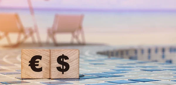 Euro Dollaro Blocchi Legno Vicino Spiaggia Oceano Concetto Commercio Valuta — Foto Stock