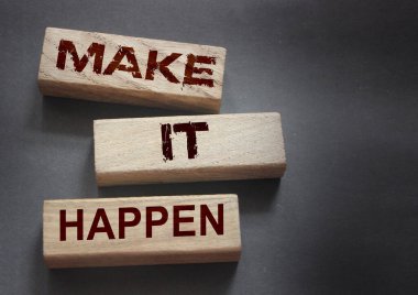 Tahta bloklara yazılmasını sağla. Motivasyon koçluğu kariyeri ve iş konsepti.