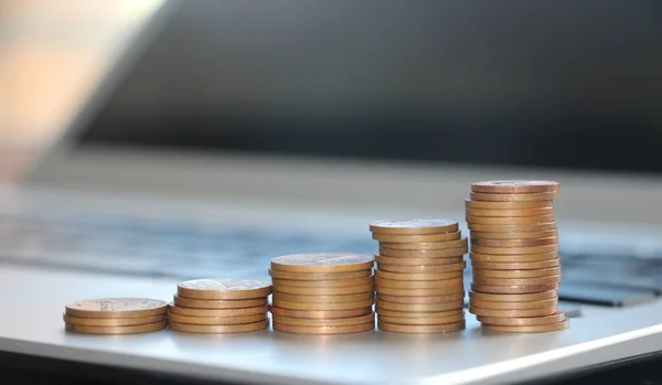 Stacks Coins Reminding Dgrowing Diagram Computer Keyboard Business Growth Expanding — Stock Photo, Image