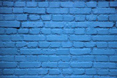 Maviye boyanmış eski tuğla duvar. Güzel grunge yüzey arkaplanı.