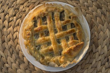 Sebzeli puf böreği, üstte görmek.