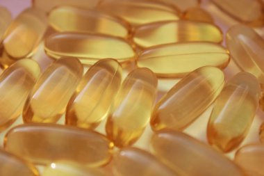 Birçok kehribar renkli tabletler