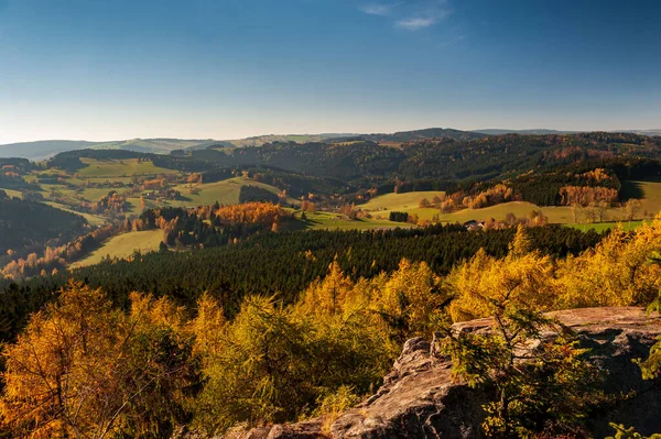 Sonnenuntergang Über Herbstwald Feldern Und Wiesen Gegenlicht Abendsonne Auf Der — Stockfoto