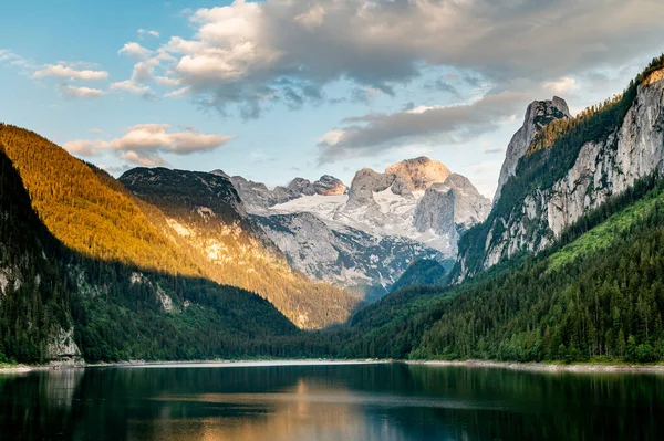 Zonnige Zonsondergang Kleurrijke Zomer Alpine Uitzicht Rustige Bergplas Met Helder — Stockfoto