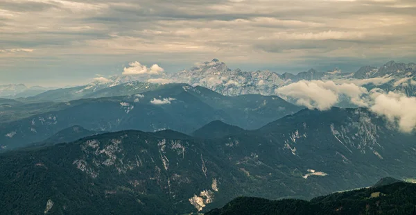 Вид Национальный Парк Трибёв Город Есенице Облаках Заката Юлианские Альпы — стоковое фото