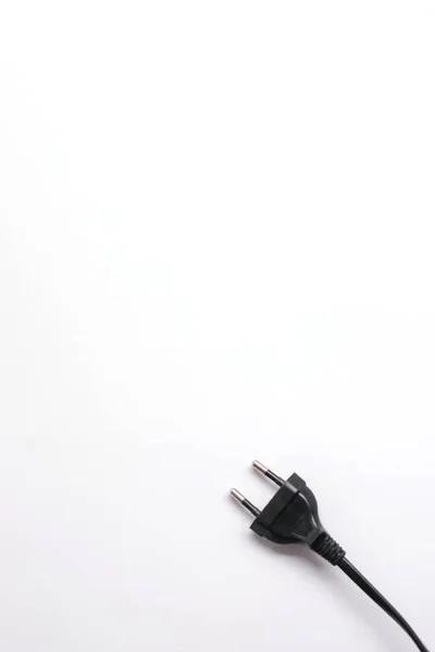 電気プラグは白色の背景に黒です — ストック写真