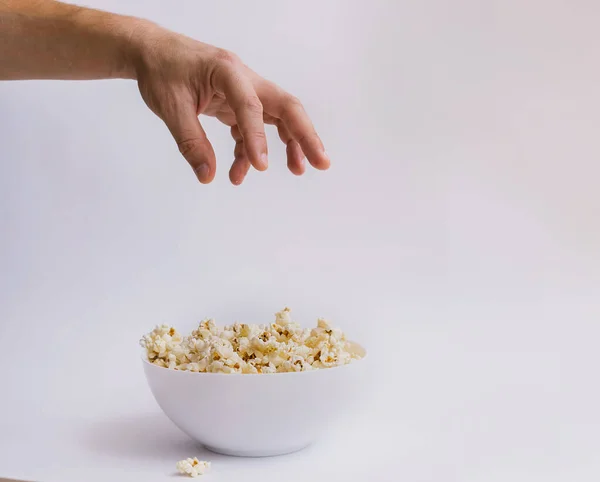 Man Hand Throws Popcorn Plate Light Delicious Snack Corn Products — Stock Photo, Image