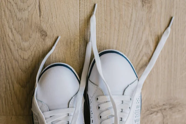 Білі Кросівки Нещільними Шнурками Випадкове Взуття Взуття Спорту — стокове фото