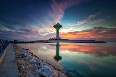 Dammam Al Khobar Corniche Suudi Arabistan 'da güzel gündoğumu görünümü.