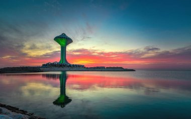 Dammam Al Khobar Corniche Suudi Arabistan 'da güzel gündoğumu görünümü.