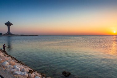 El Khobar Corniche-Suudi Arabistan 'da harika bir sabah manzarası. Al Khobar 'da doğanın ve temiz havanın tadını çıkarmak için rahatlatıcı bir yer arıyorsanız. Khobar, Suudi Arabistan 10-Kasım-2024.