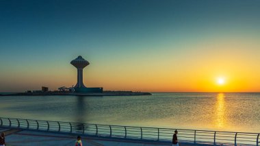 El Khobar Corniche-Suudi Arabistan 'da harika bir sabah manzarası. Al Khobar 'da doğanın ve temiz havanın tadını çıkarmak için rahatlatıcı bir yer arıyorsanız. Khobar, Suudi Arabistan 10-Kasım-2024.