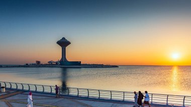 El Khobar Corniche-Suudi Arabistan 'da harika bir sabah manzarası. Al Khobar 'da doğanın ve temiz havanın tadını çıkarmak için rahatlatıcı bir yer arıyorsanız. Khobar, Suudi Arabistan 10-Kasım-2024.