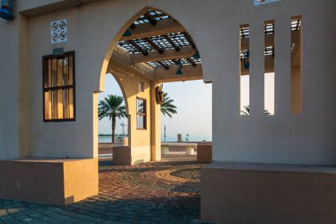 El Khobar-Suudi Arabistan 'da harika bir sabah manzarası. Eğer Al Khobar 'da doğanın ve temiz havanın tadını çıkarmak için rahatlatıcı bir yer arıyorsanız Al Khobar Parkı' nı ziyaret etmek isteyebilirsiniz..