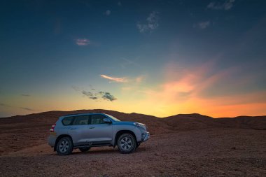 Dünyanın Kıyısı, doğal bir dönüm noktası ve Suudi Arabistan yakınlarındaki popüler bir turizm beldesi..