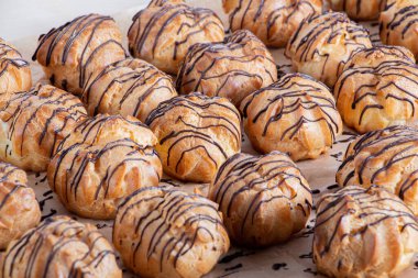 Masada profiterol pişiriyorum.