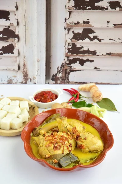 Cucina Indonesiana Opor Ayam Pollo Cotto Nel Latte Cocco Spezie — Foto Stock