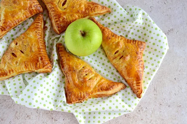 Lezzetli ev yapımı elmalı turta ciro 