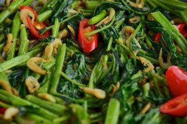 Kızarmış su ıspanak karıştırın / Morning glory / Tumis Kangkung kurutulmuş karides ve kırmızı biber ile