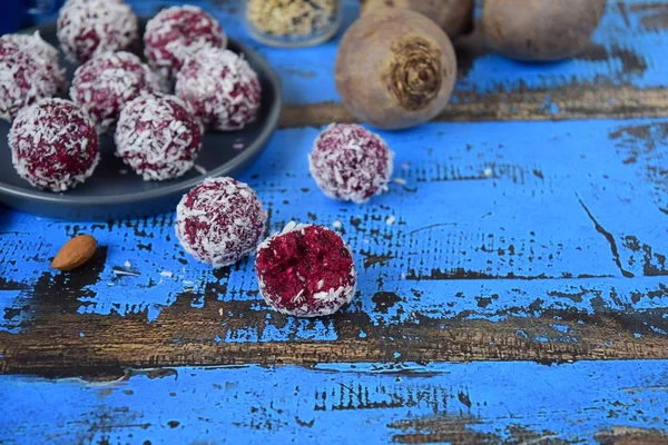 Homemade Coconut Beetroot Date Quinoa Energy Balls — Stock Photo, Image