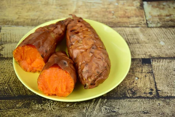 Batatas Doces Orgânicas Cozidas Forno Prato — Fotografia de Stock