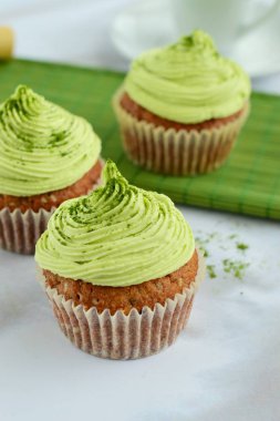 Kibrit yeşil çay kekleri.