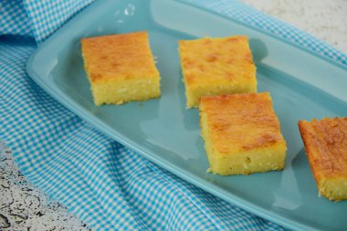 Geleneksel hindistan cevizli tatlı pasta.