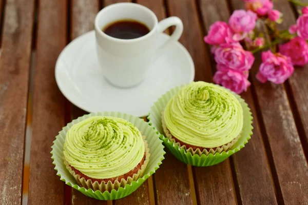 Matcha Green Tea Cupcakes Served Tea — Stok fotoğraf