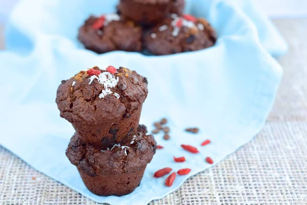 Chocolate Coconut Goji Berry Muffins — Fotografia de Stock