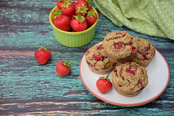 Homemade Muffins Fresh Strawberries — Stock Photo, Image