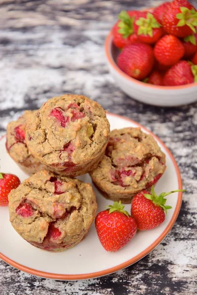 Homemade Muffins Fresh Strawberries — Stockfoto