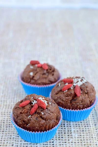 Chocolate Coconut Goji Berry Muffins —  Fotos de Stock