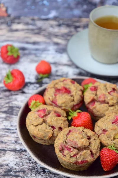 Homemade Vegan Organic Strawberry Muffins Served Cup Tea — Stock Photo, Image