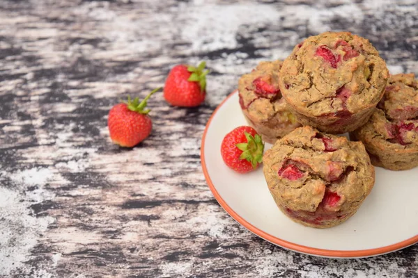 Homemade Muffins Fresh Strawberries — Stockfoto