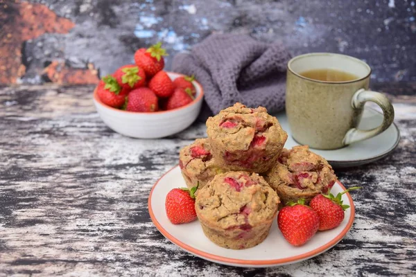Homemade Vegan Organic Strawberry Muffins Served Cup Tea — Stock Photo, Image
