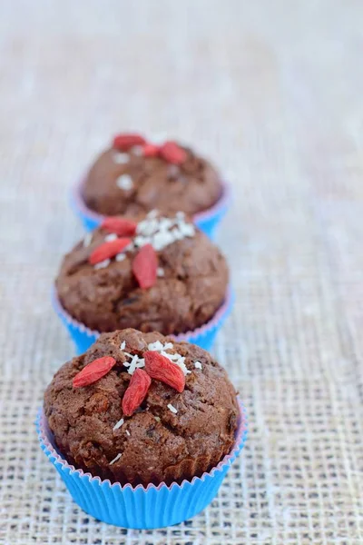 Chocolate Coconut Goji Berry Muffins — Stockfoto