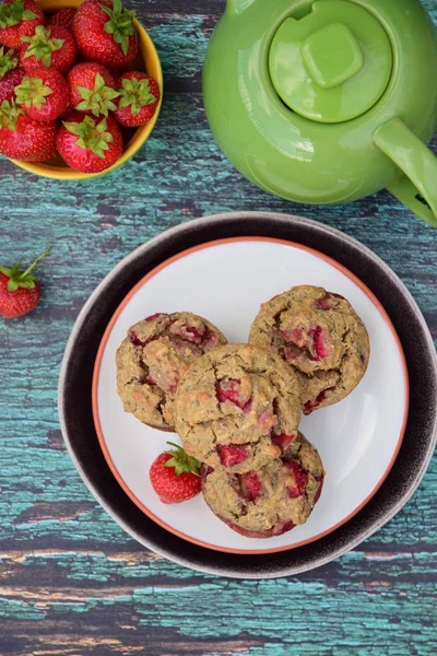 Homemade Vegan Organic Strawberry Muffins Served Cup Tea — Stock Photo, Image