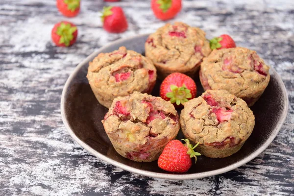 Homemade Muffins Fresh Strawberries — Stockfoto